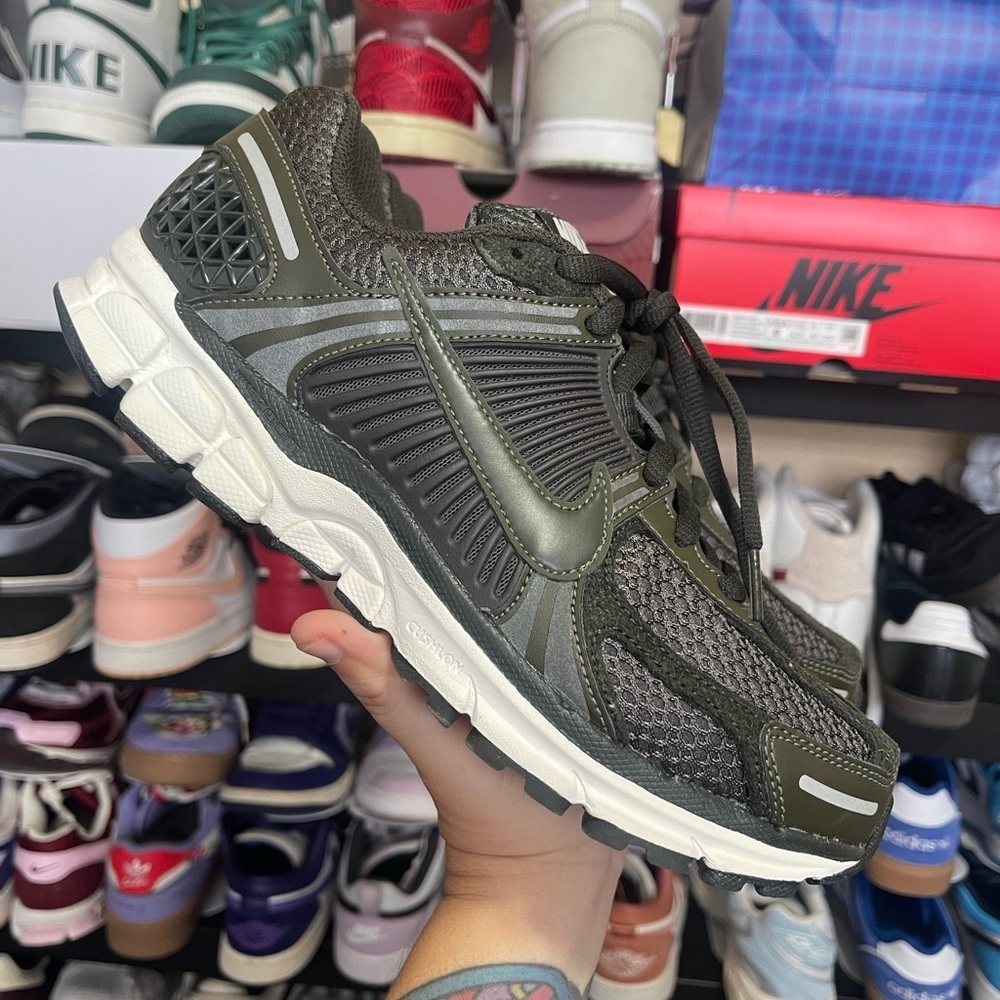 Nike Vomero Military Green sneakers